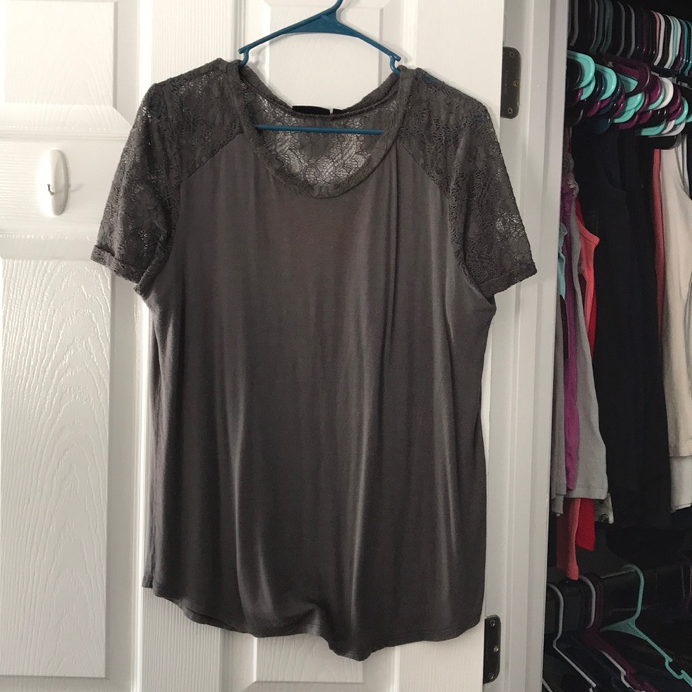 Grey t shirt